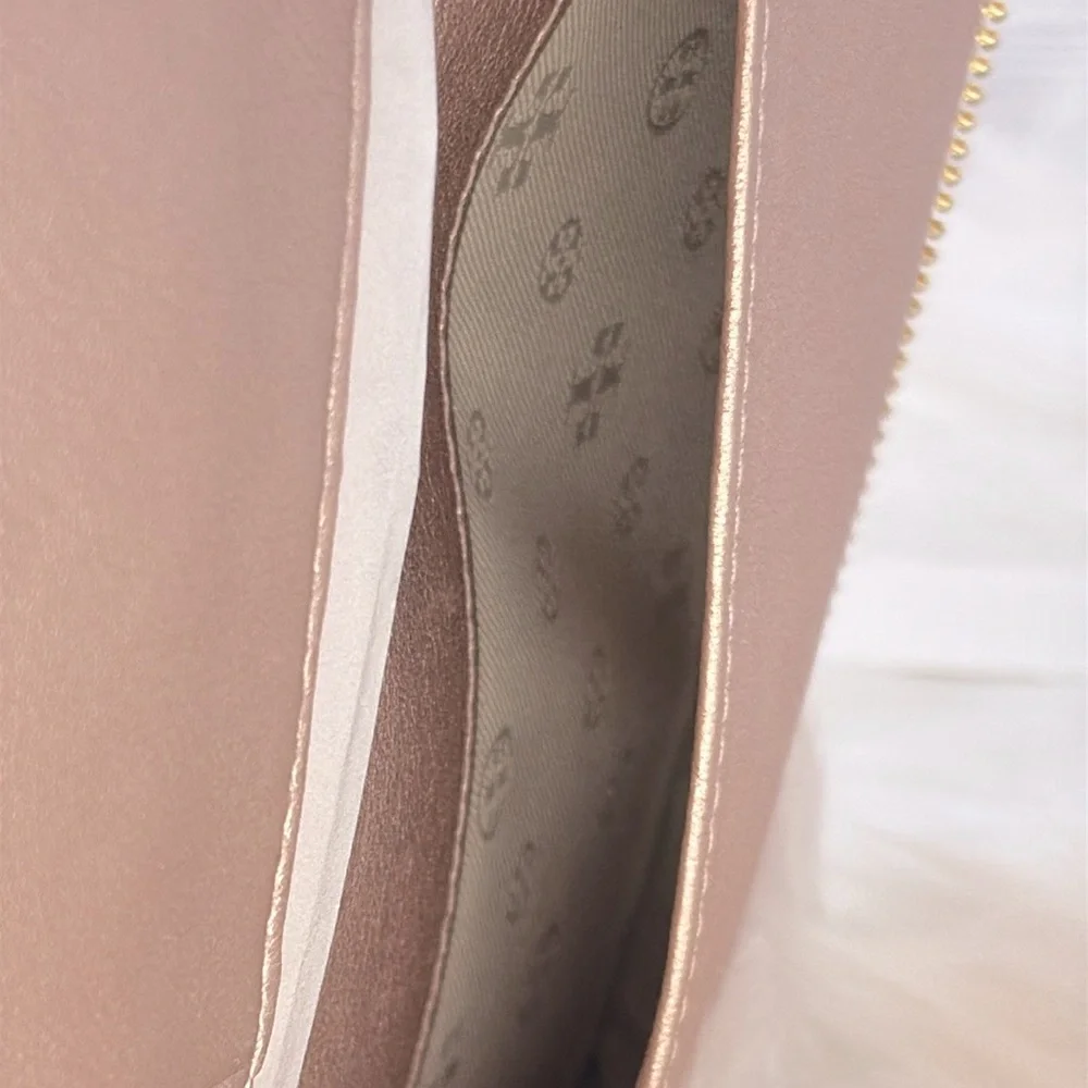 Tory Burch Metallic Rose Gold Quilted Wristlet‎